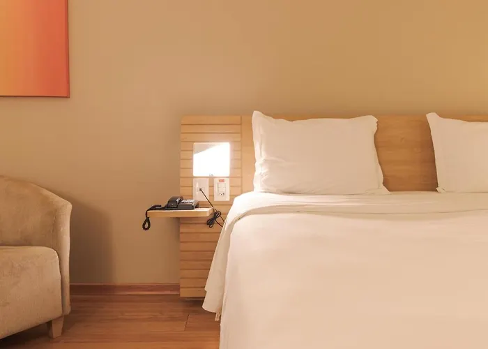 Novotel Airport 4*