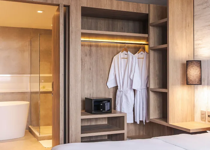 Novotel Airport 4*