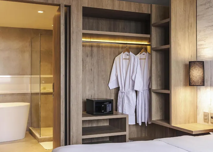 Hotel Novotel Airport 4*