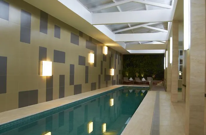 Novotel Airport 4*